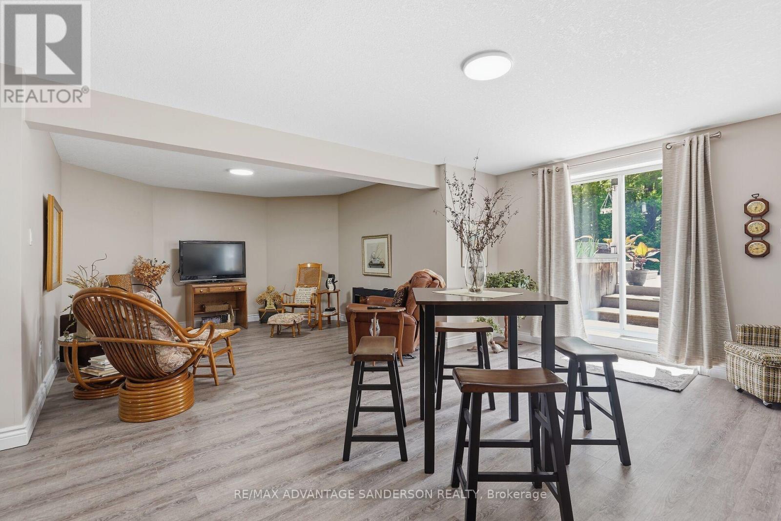 1796 GAINSBOROUGH ROAD - 35