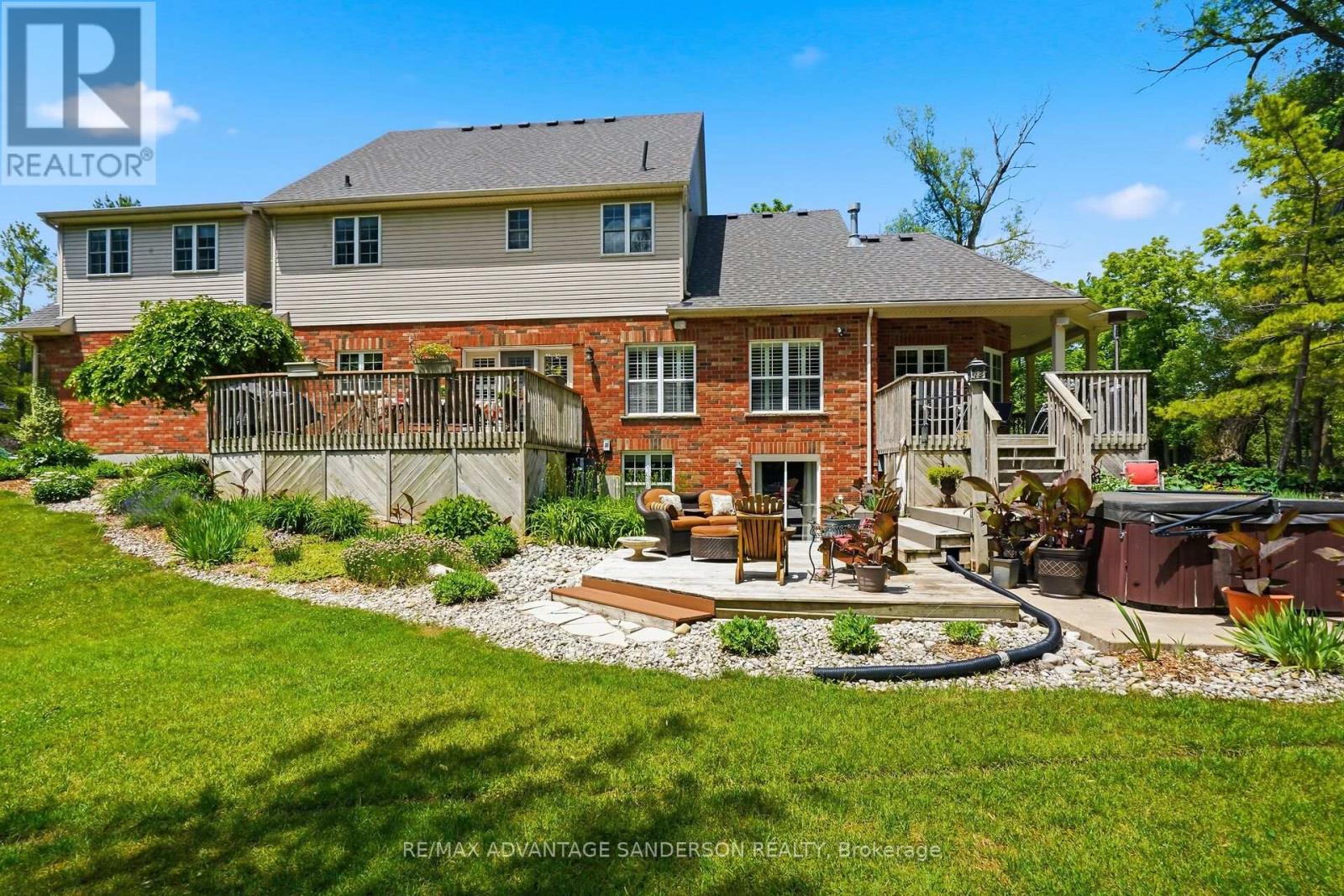 1796 GAINSBOROUGH ROAD - 40