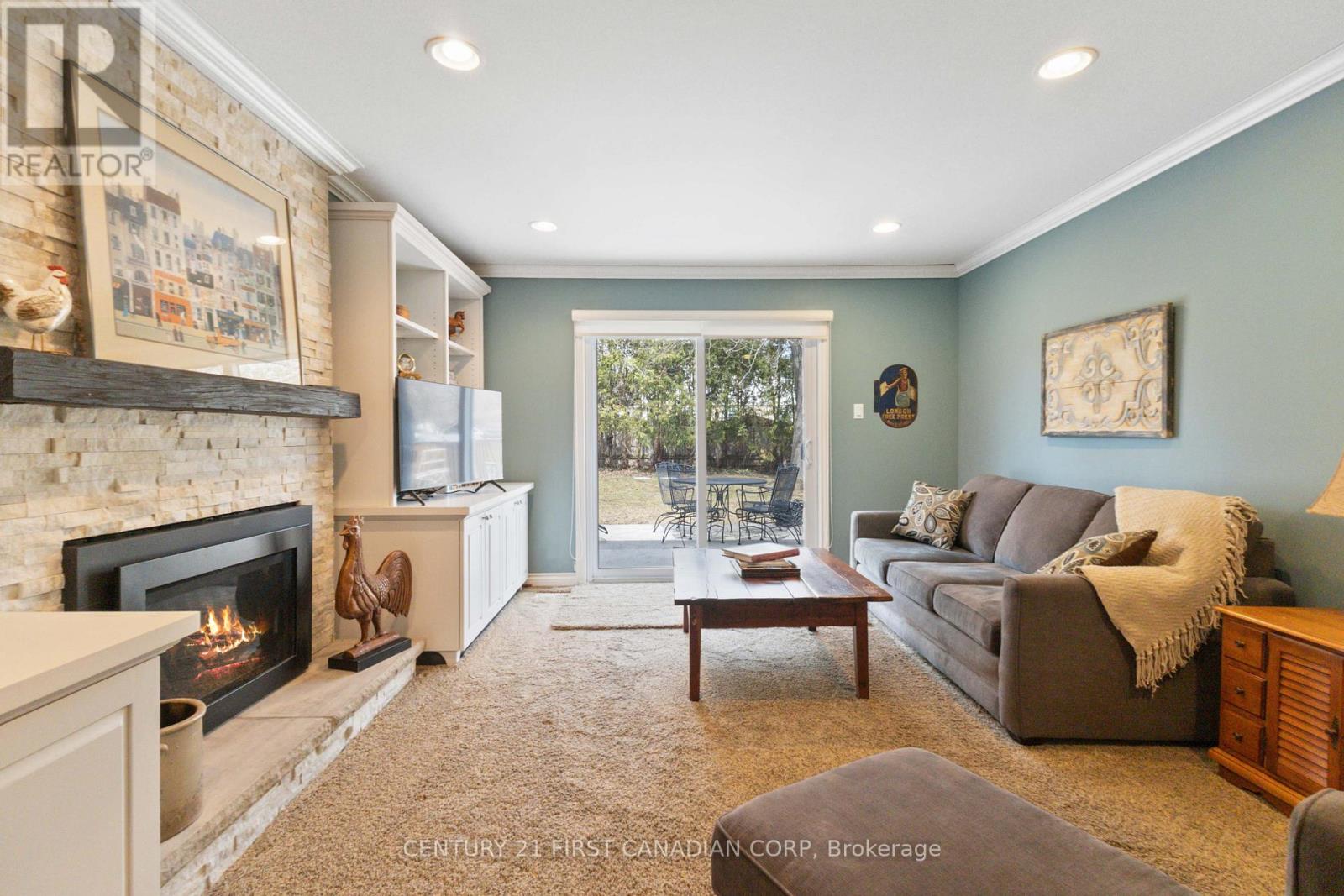 1080 VISCOUNT ROAD - 17
