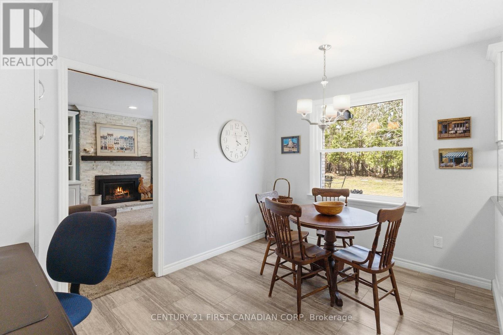 1080 VISCOUNT ROAD - 22