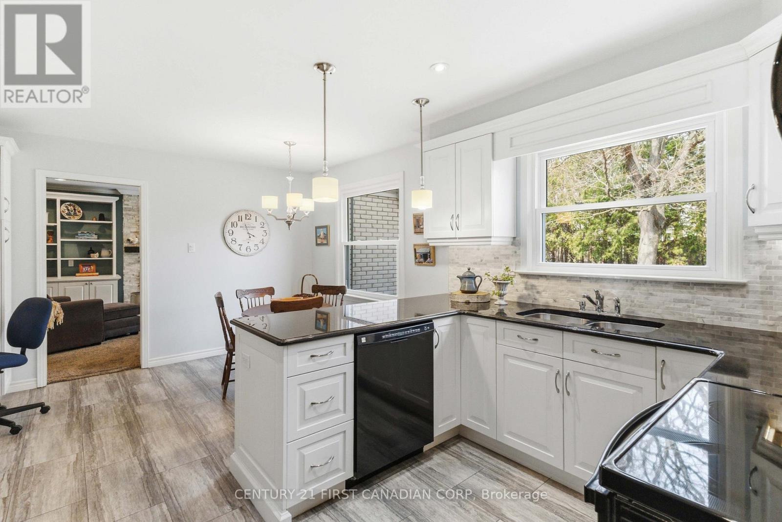 1080 VISCOUNT ROAD - 24