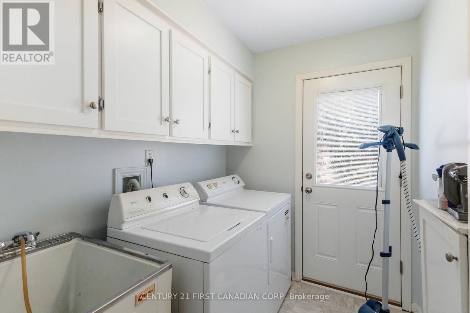 1080 VISCOUNT ROAD - 27
