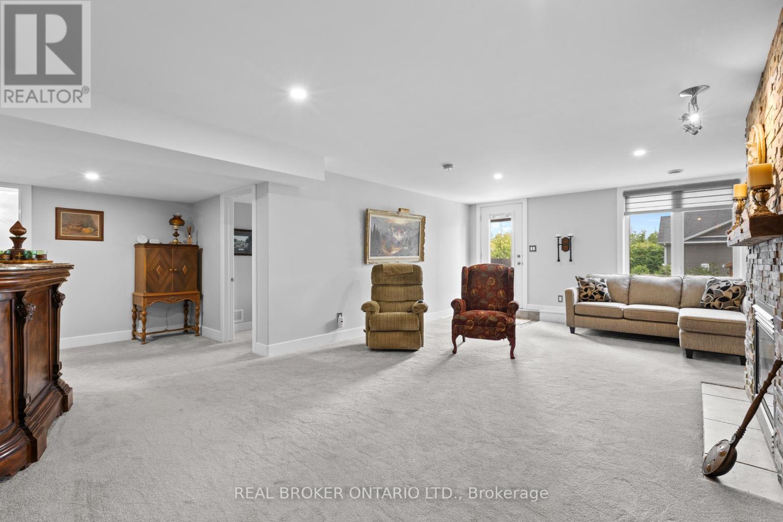 502 CLOTHIER STREET W - Image 27