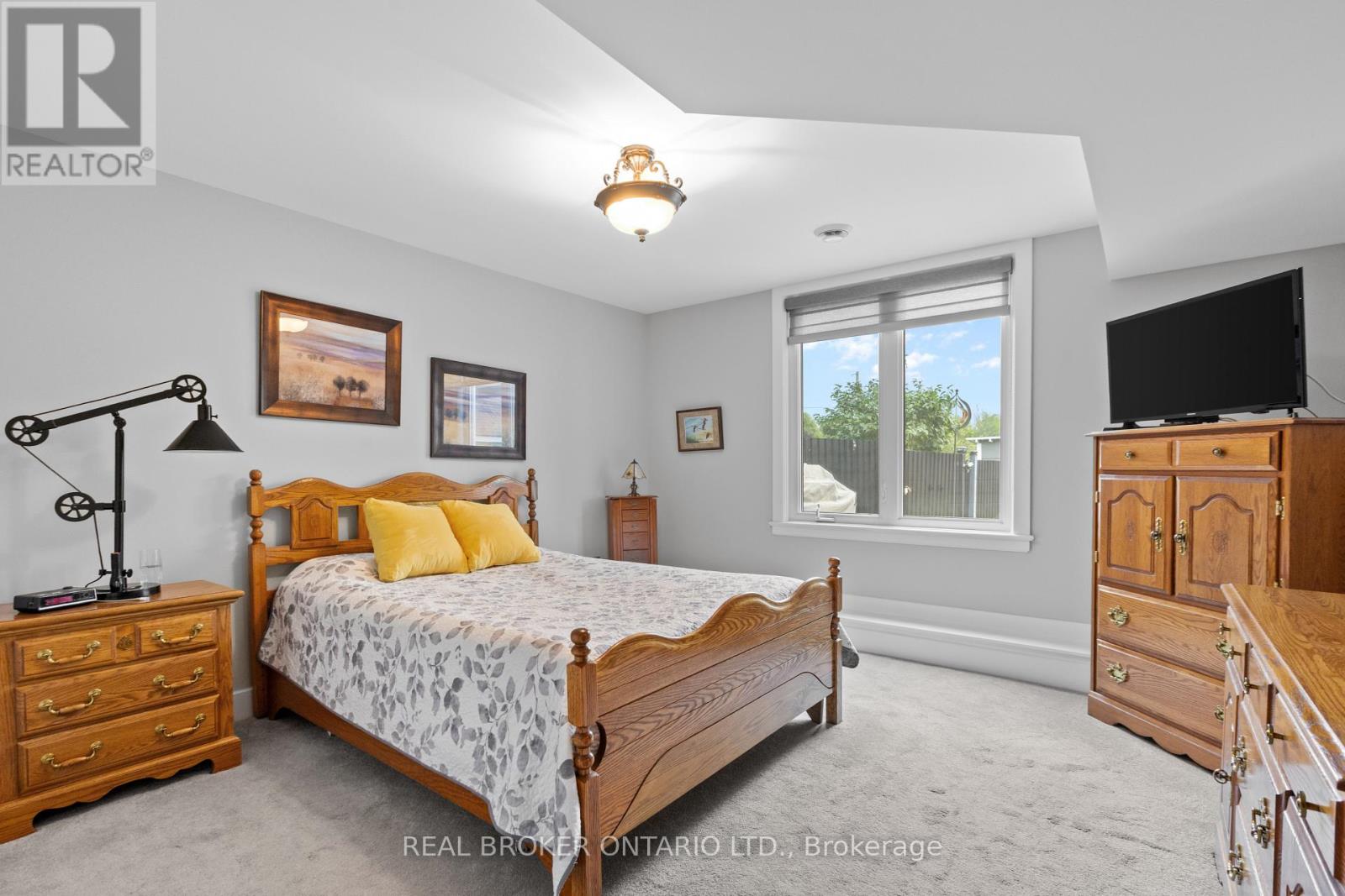 502 CLOTHIER STREET W - Image 32