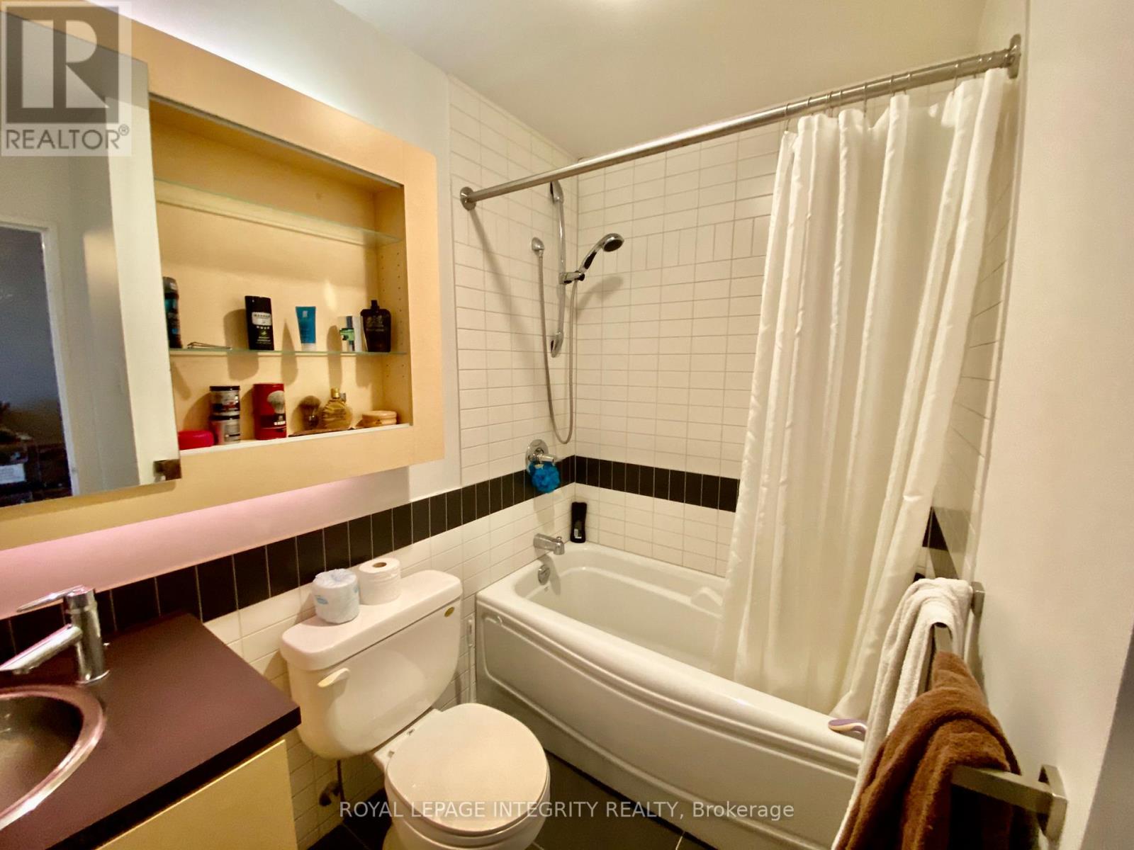 Condos for Rent in Ottawa – 1612 – 324 LAURIER AVENUE W, Ottawa – By Peter Sagos - Image 9