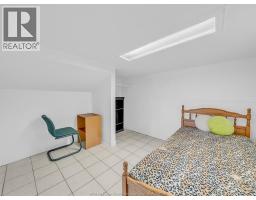 894 Dougall, Windsor, ON N9A4R1 Photo 35