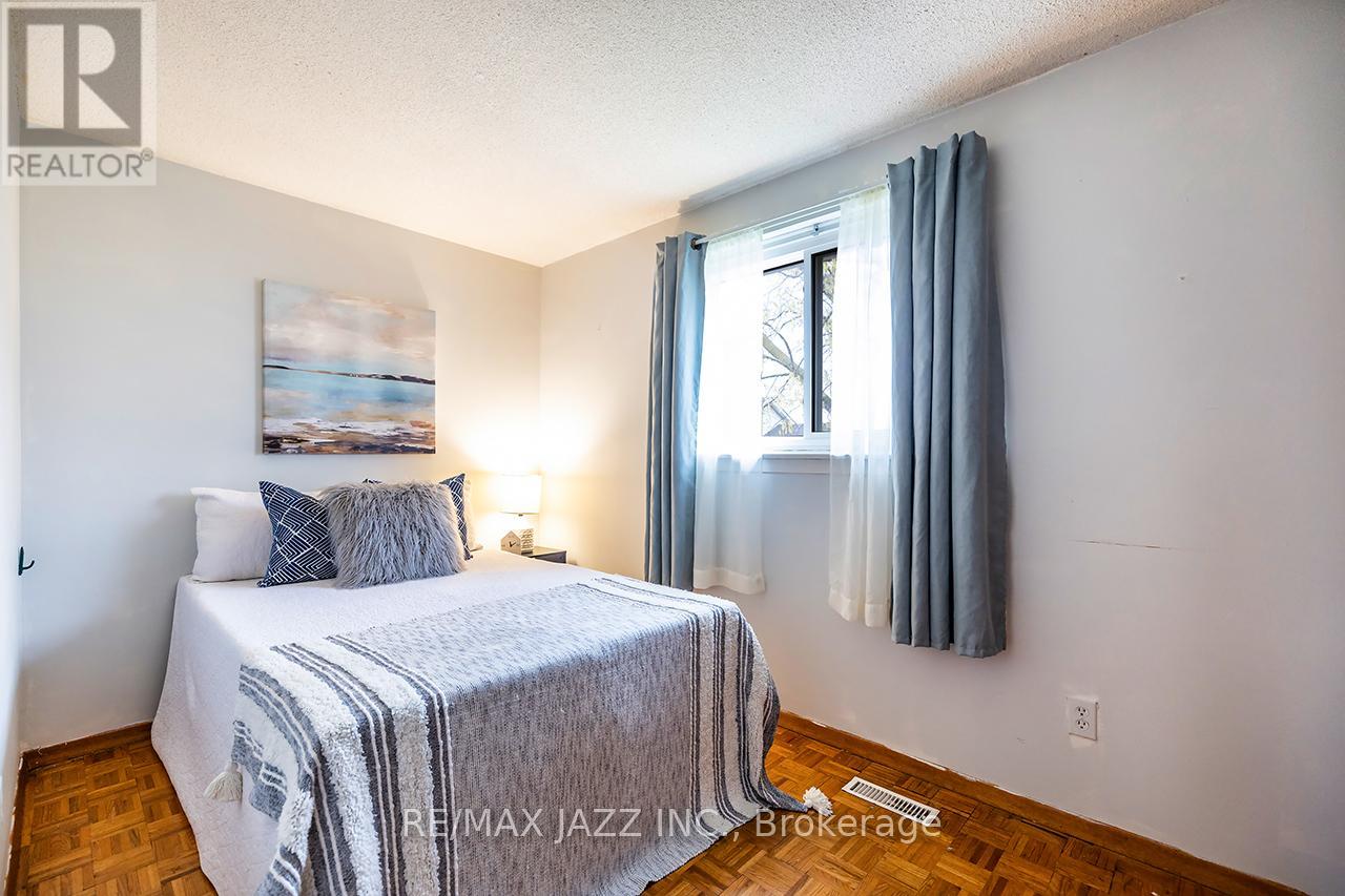 1347 MARY STREET N - 23