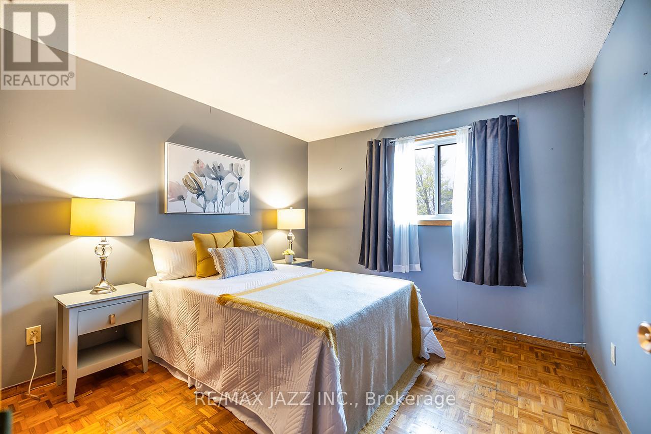 1347 MARY STREET N - 19