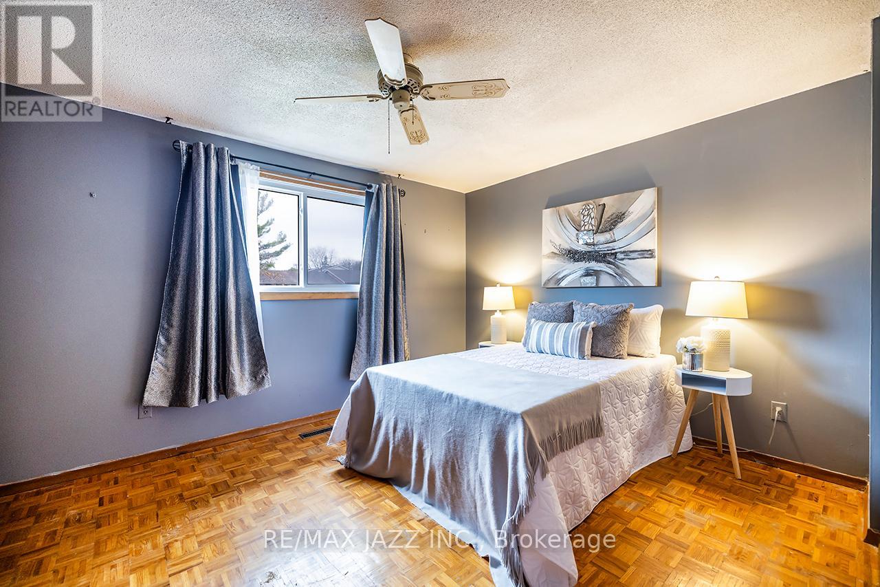 1347 MARY STREET N - 25