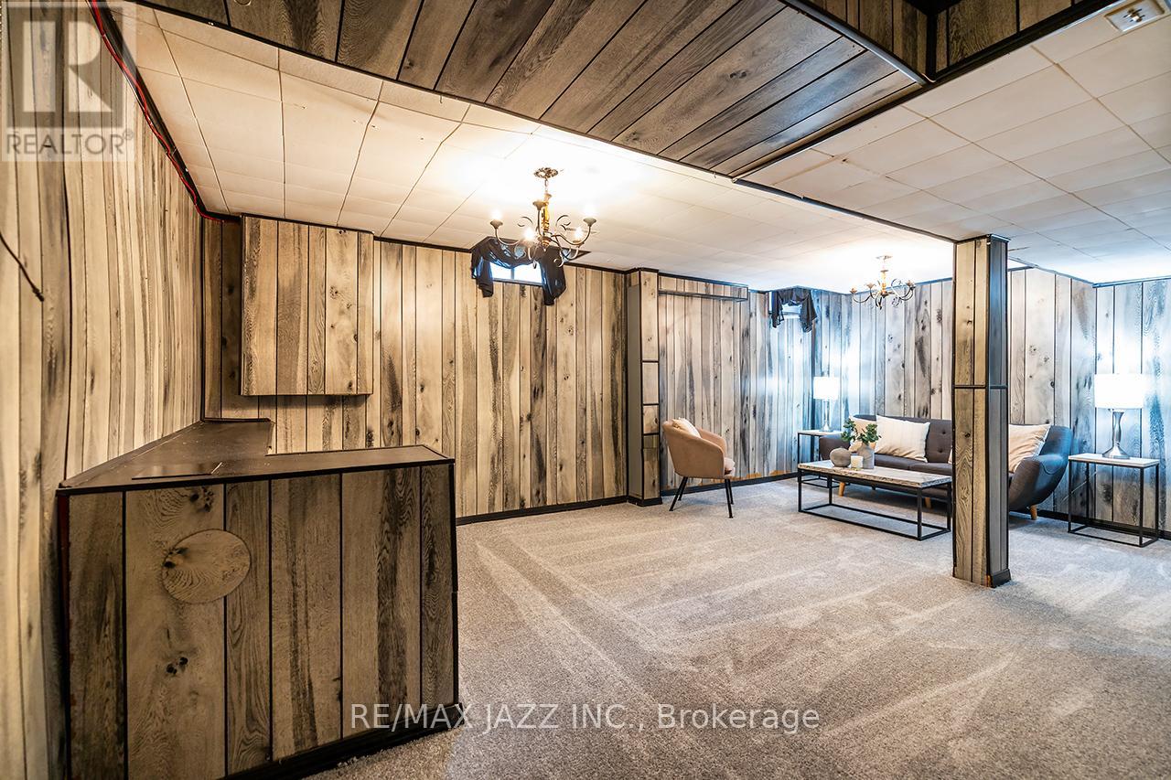 1347 MARY STREET N - 31