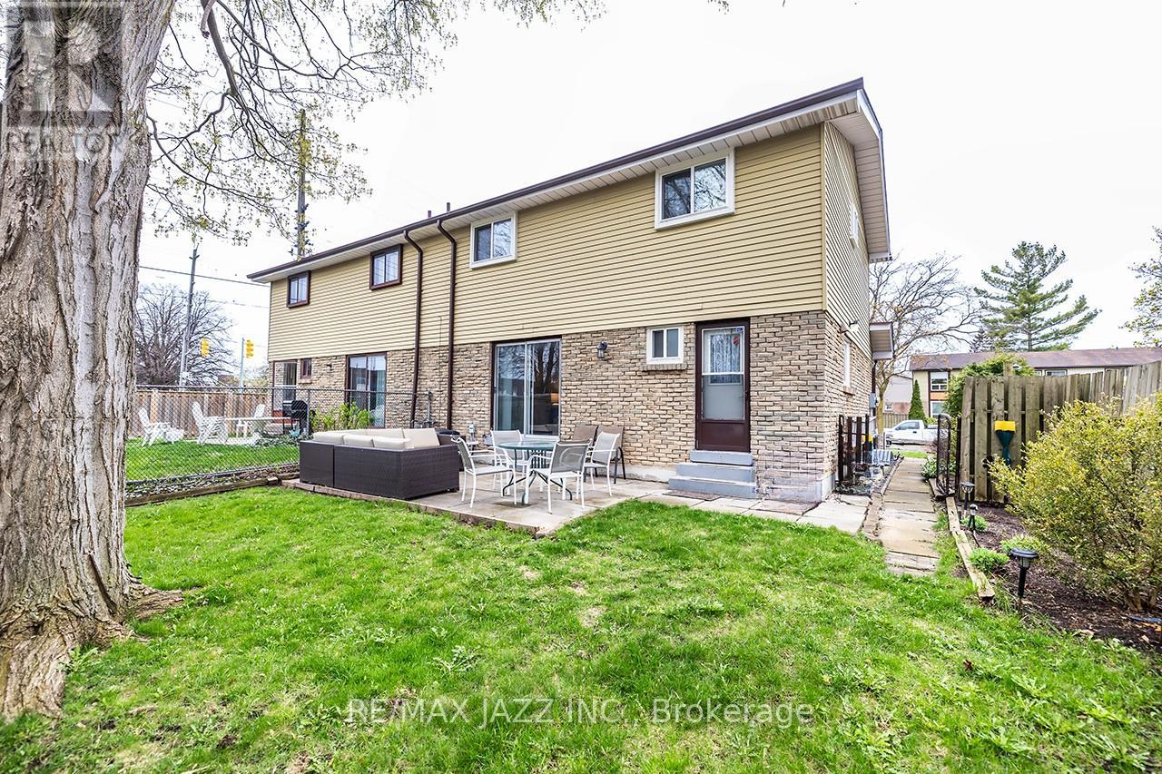 1347 MARY STREET N - 43