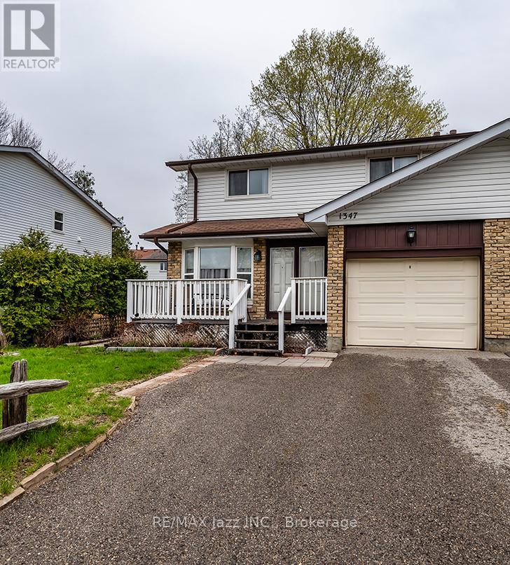 1347 MARY STREET N - 44