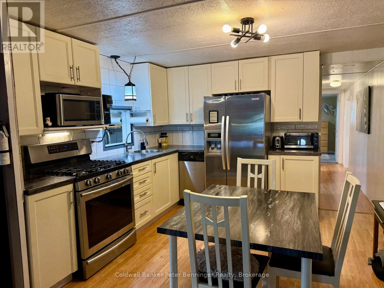 23 BLUEJAY COURT - 5