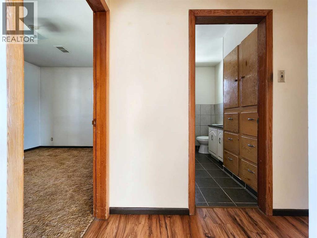 422 21 Street S - 12