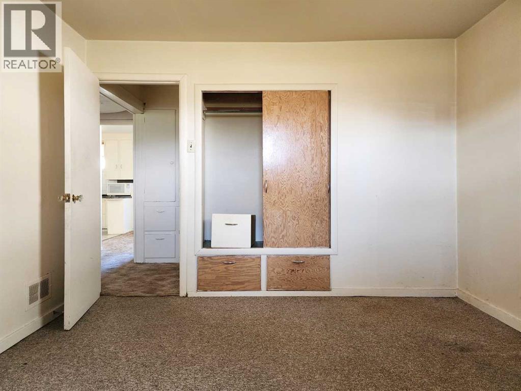 422 21 Street S - 29