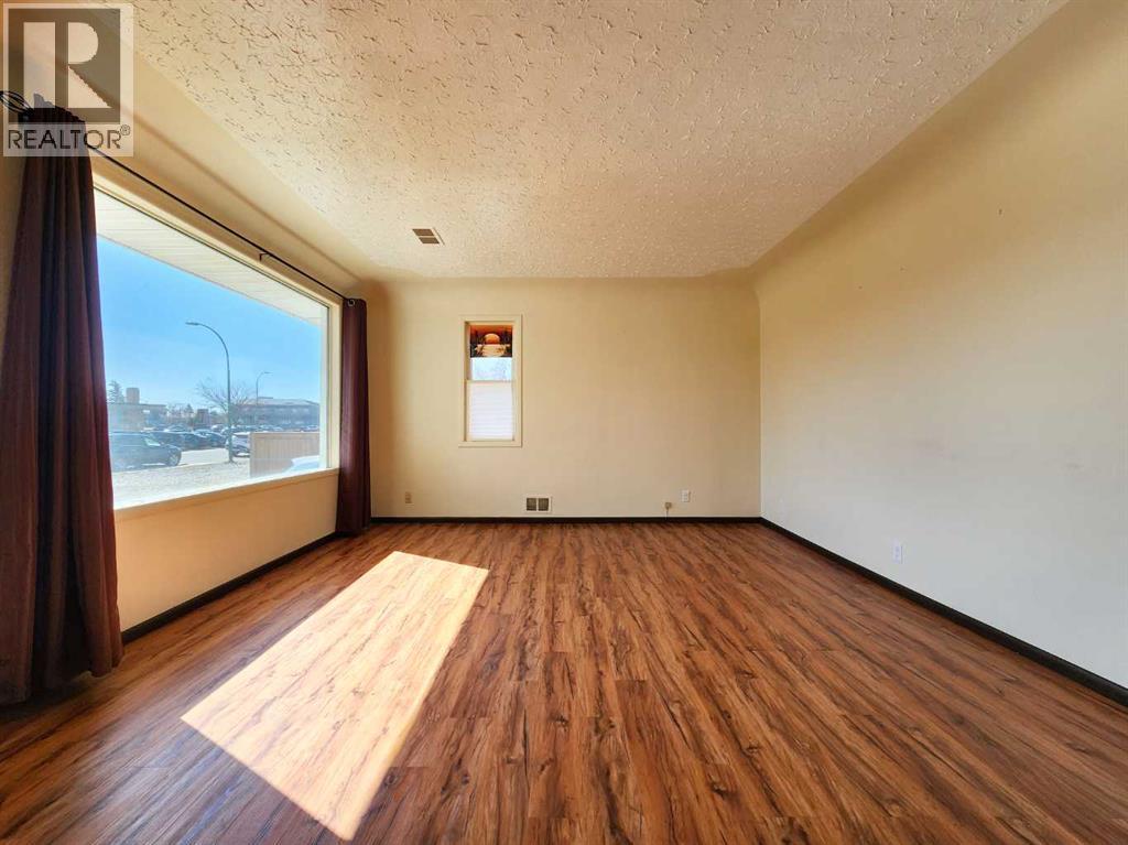 422 21 Street S - 4