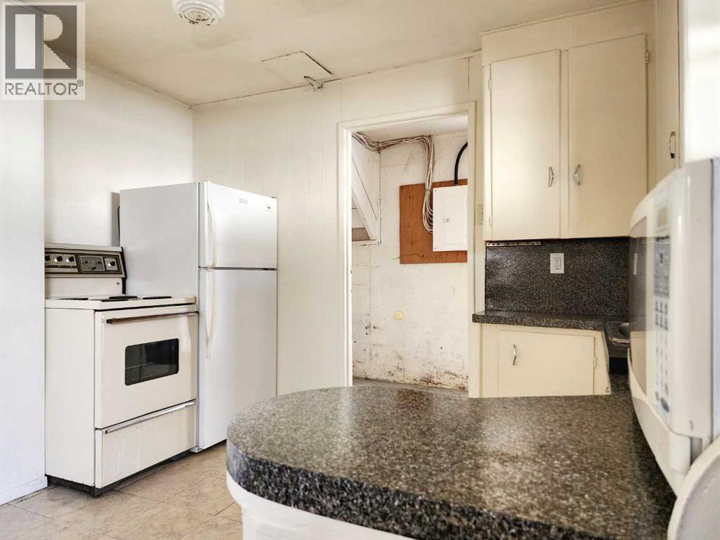 422 21 Street S - 23