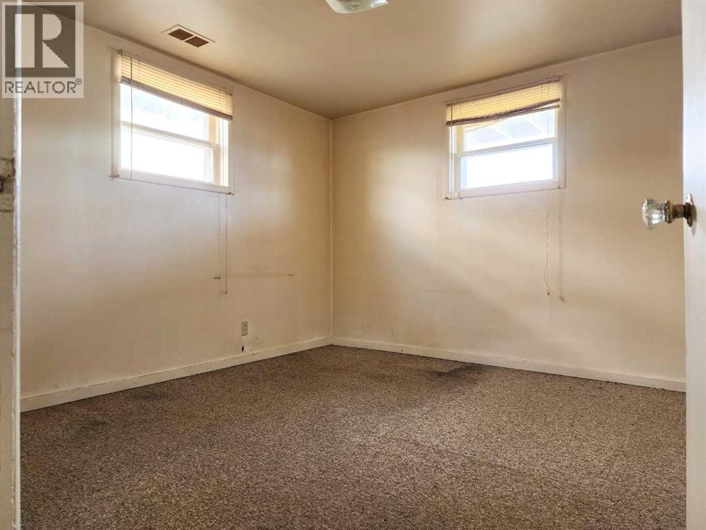 422 21 Street S - 28