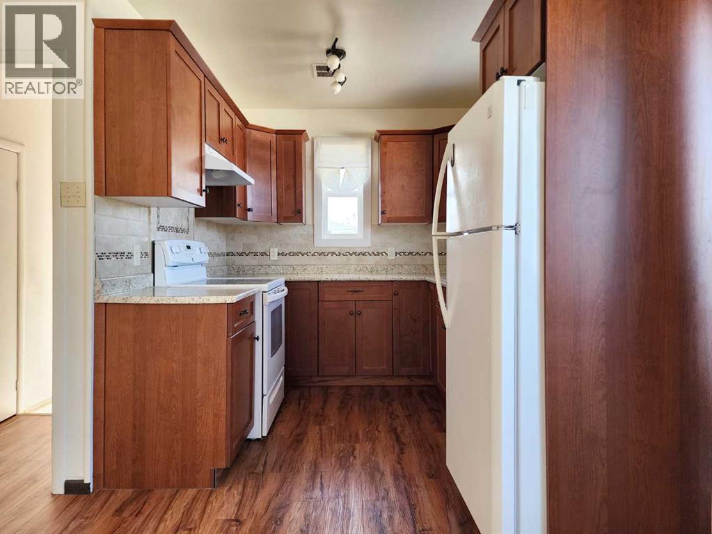 422 21 Street S - 9