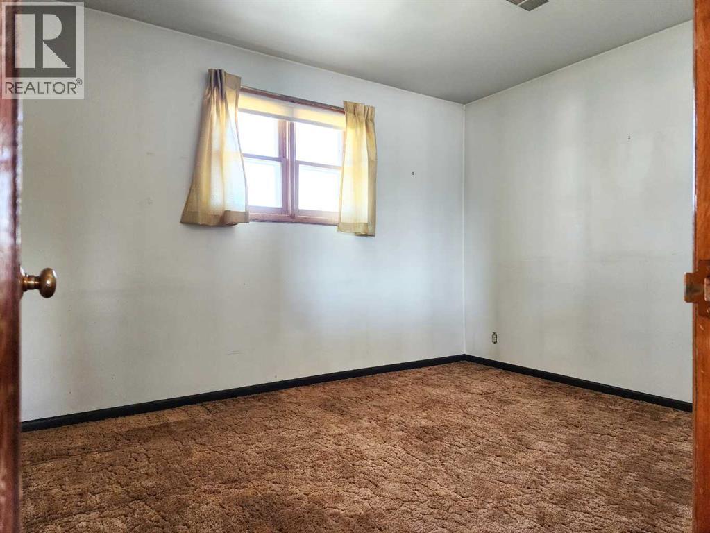 422 21 Street S - 13
