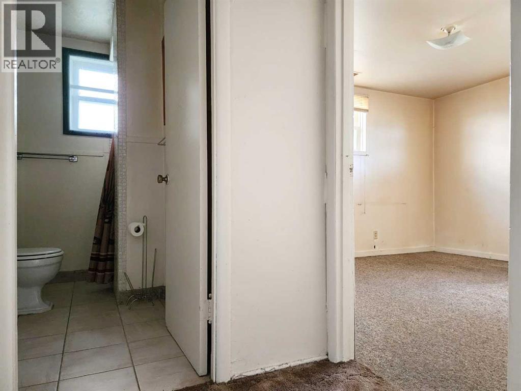 422 21 Street S - 26