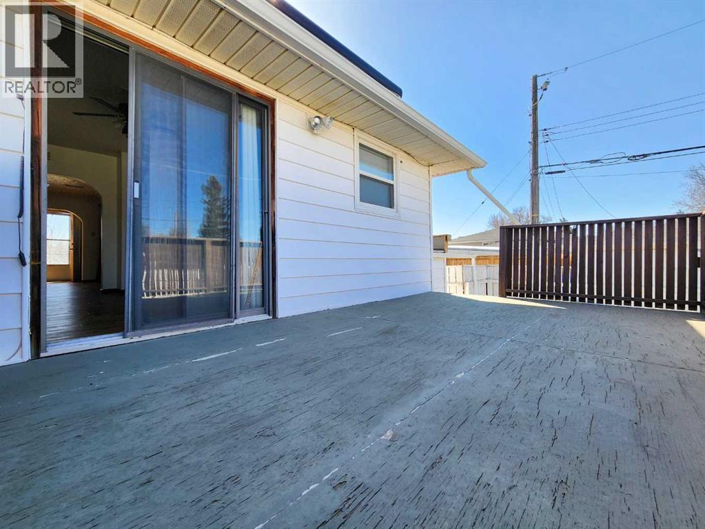422 21 Street S - 10