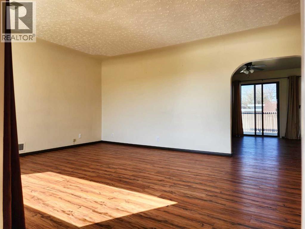 422 21 Street S - 3