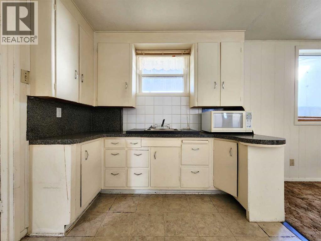 422 21 Street S - 22