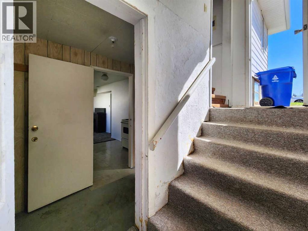 422 21 Street S - 20