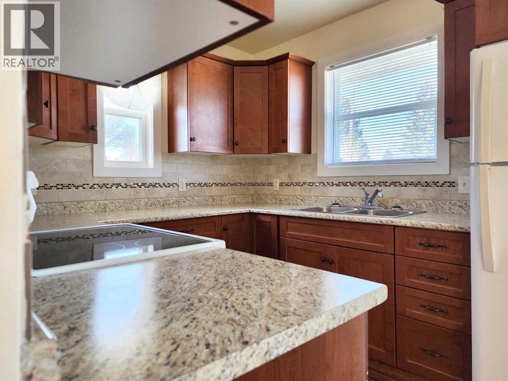 422 21 Street S - 8