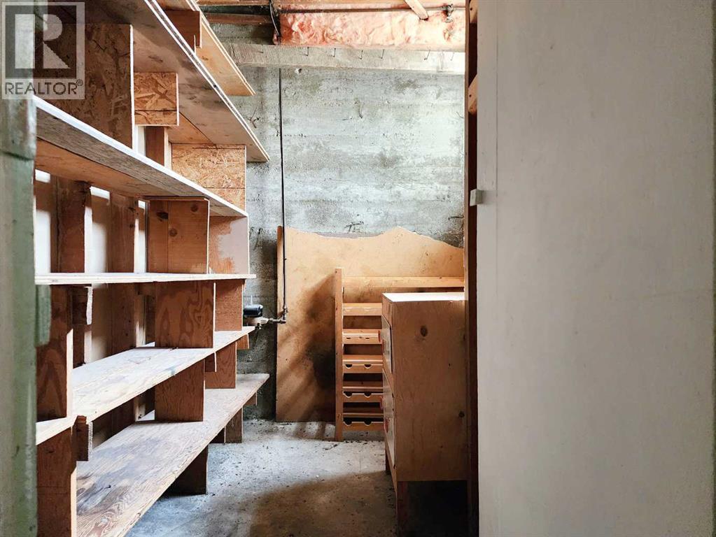 422 21 Street S - 35