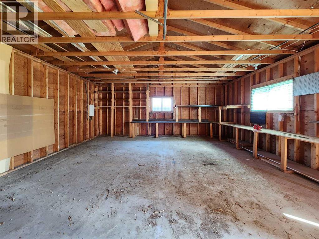 422 21 Street S - 39