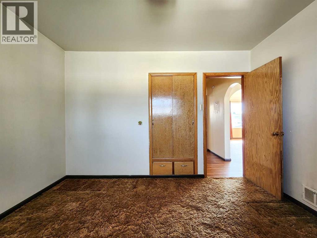422 21 Street S - 14
