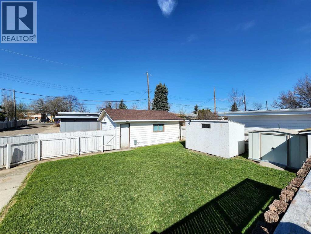 422 21 Street S - 36