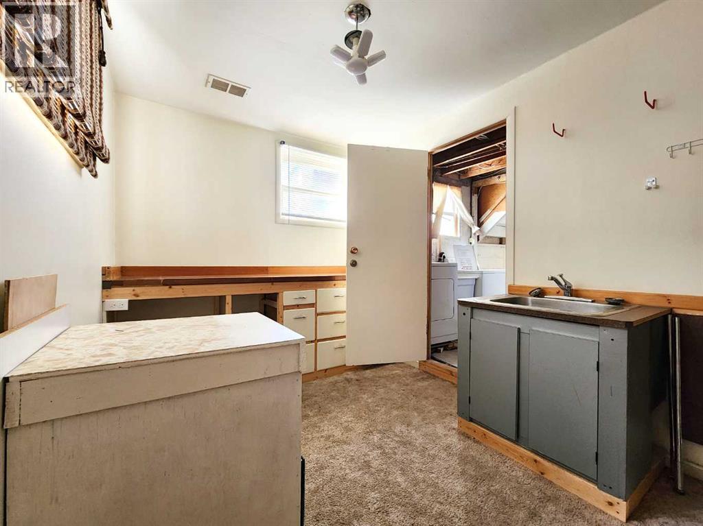 422 21 Street S - 33