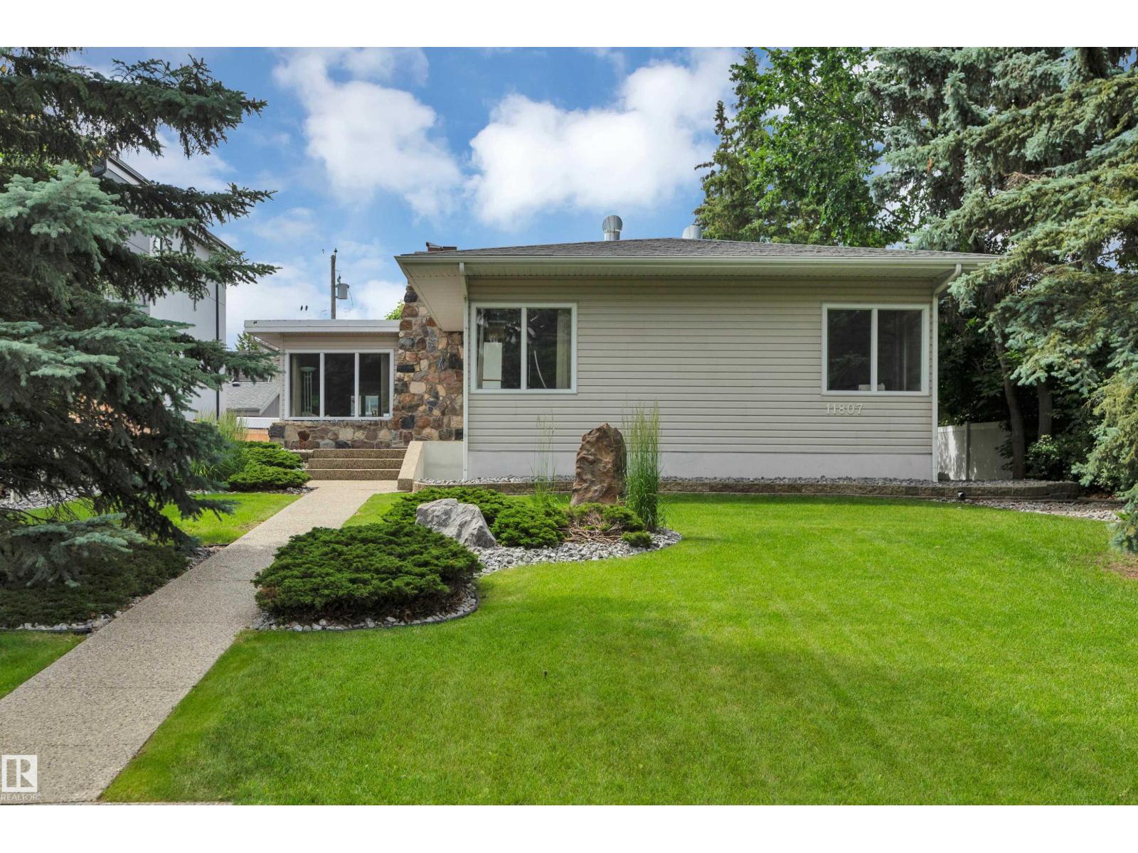 11807 91 AV NW - 1