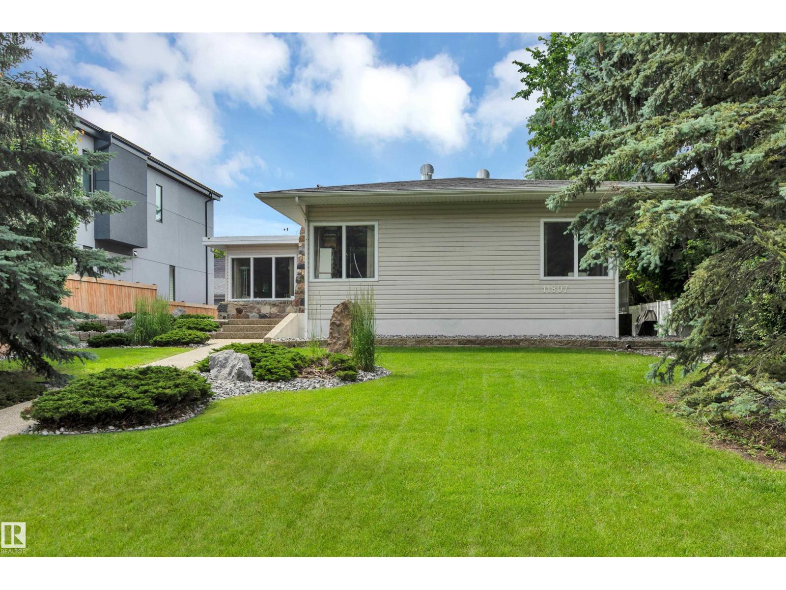 11807 91 AV NW - 2