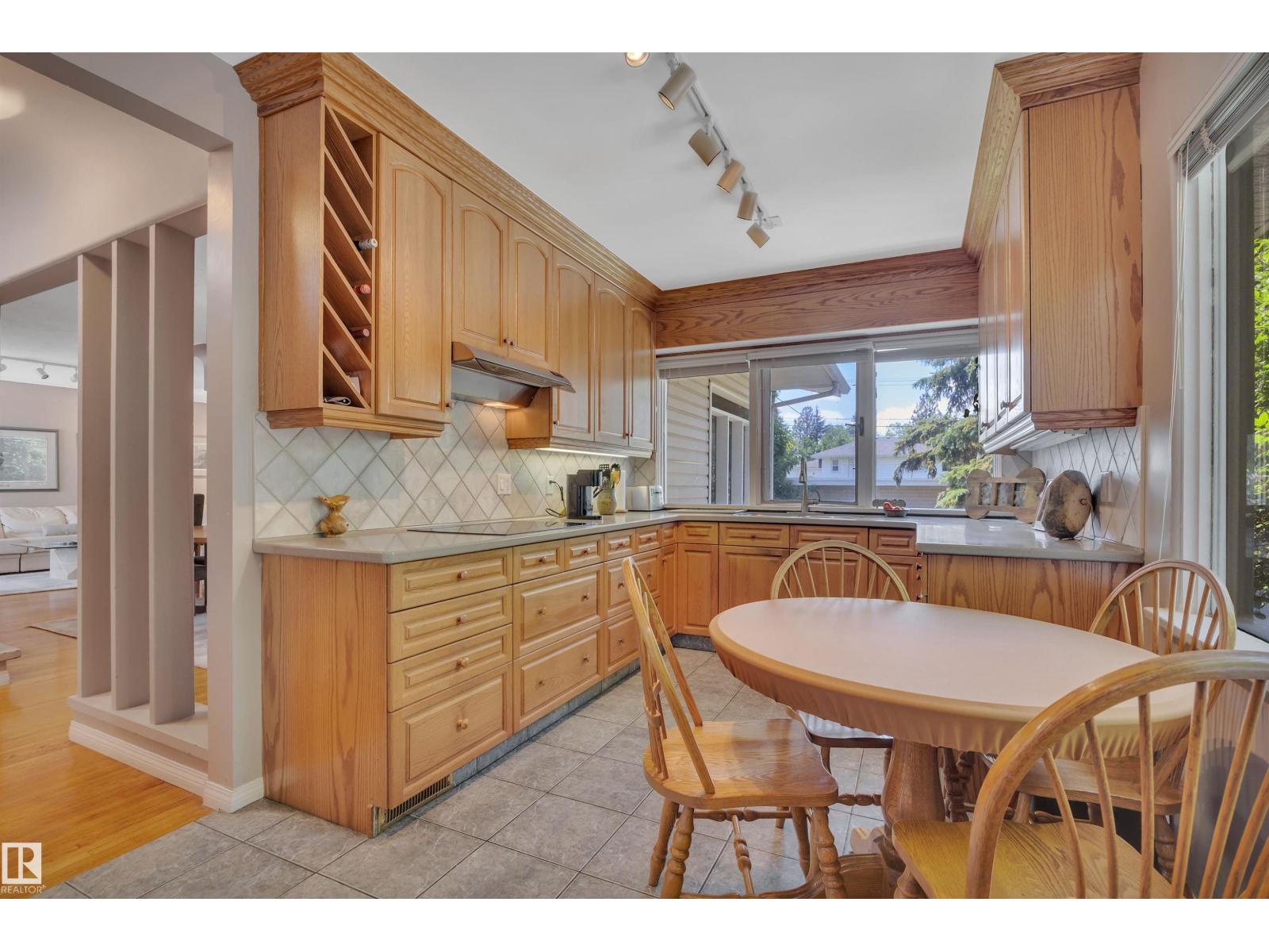 11807 91 AV NW - 24