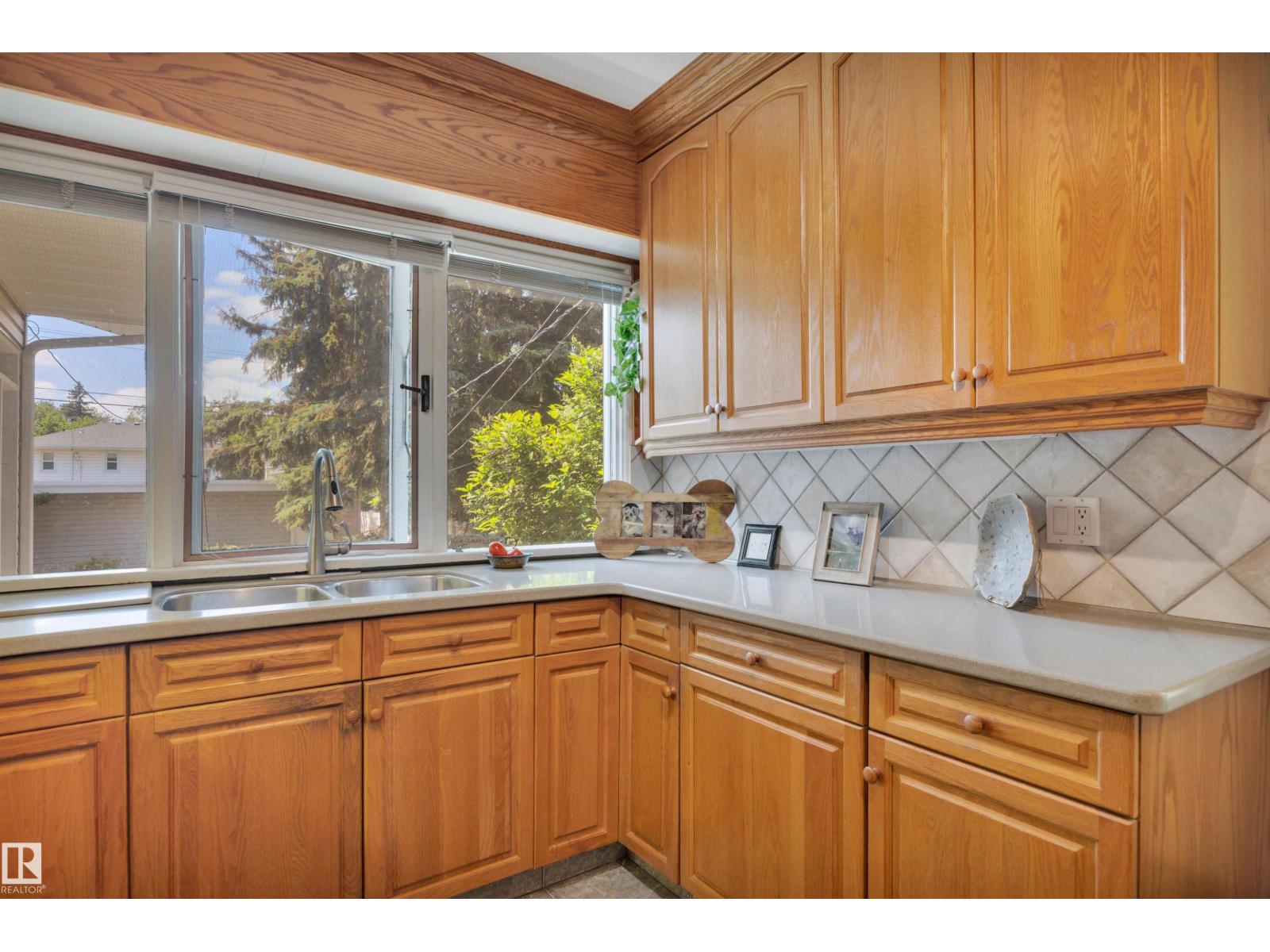 11807 91 AV NW - 27
