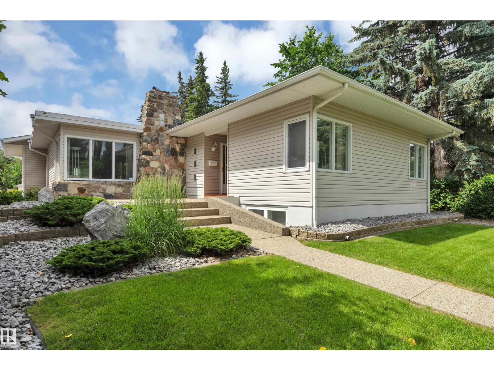 11807 91 AV NW - 3