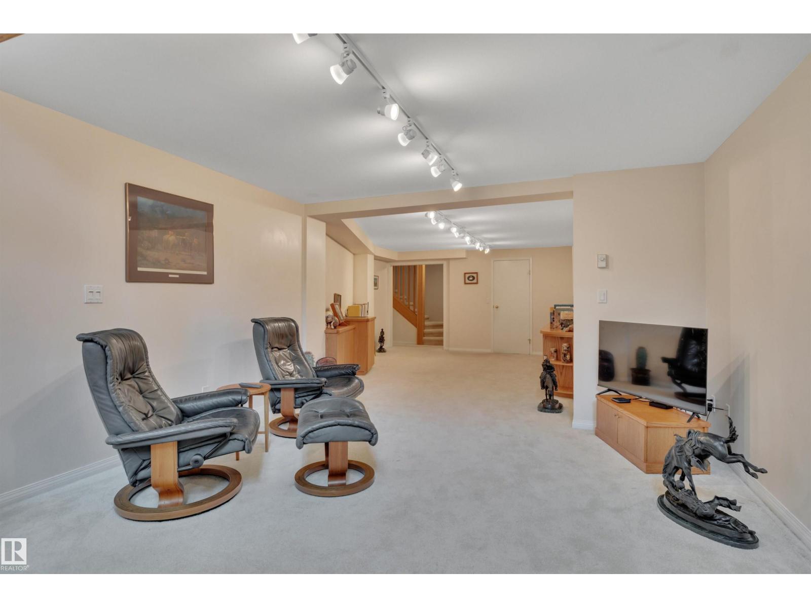 11807 91 AV NW - 42