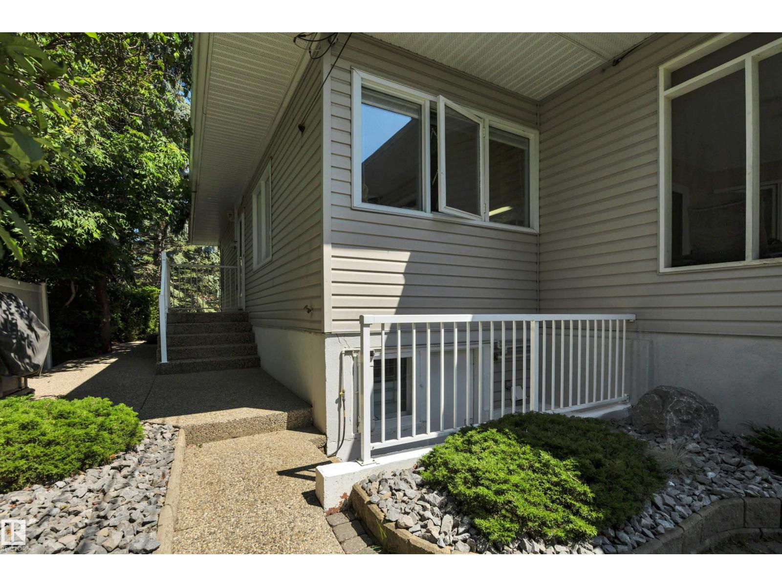 11807 91 AV NW - 54