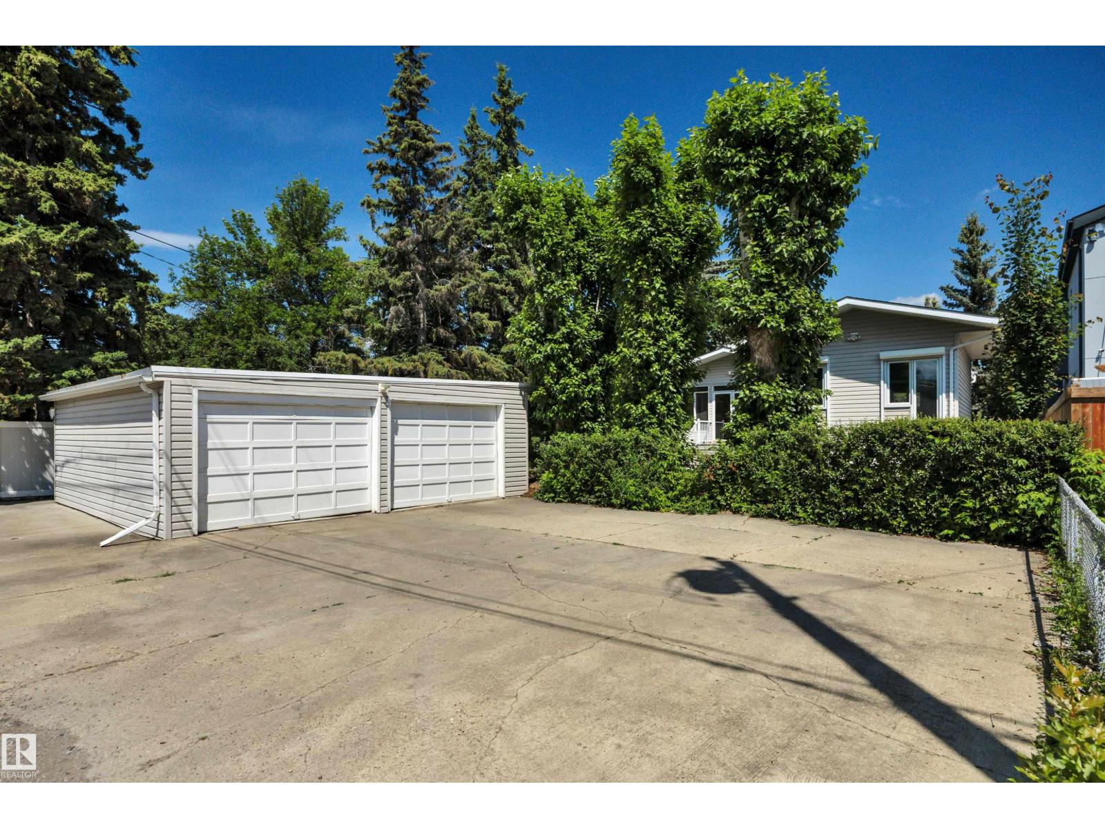 11807 91 AV NW - 61