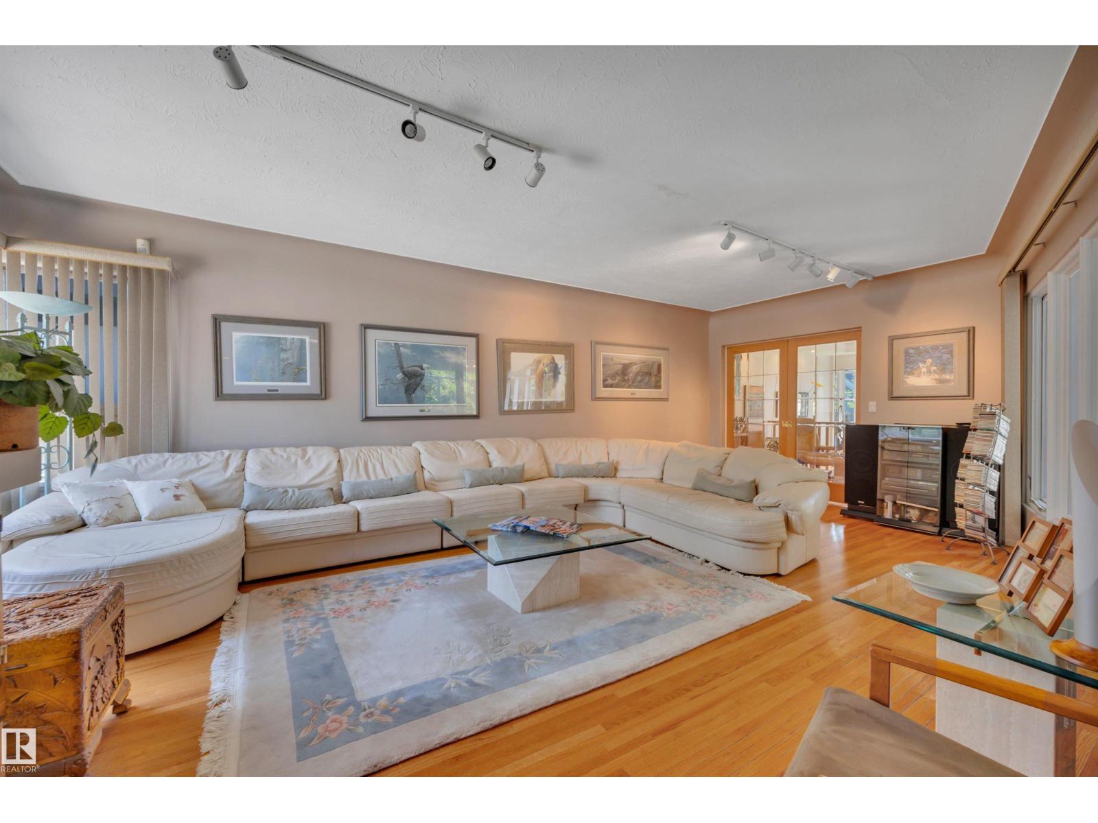 11807 91 AV NW - 9
