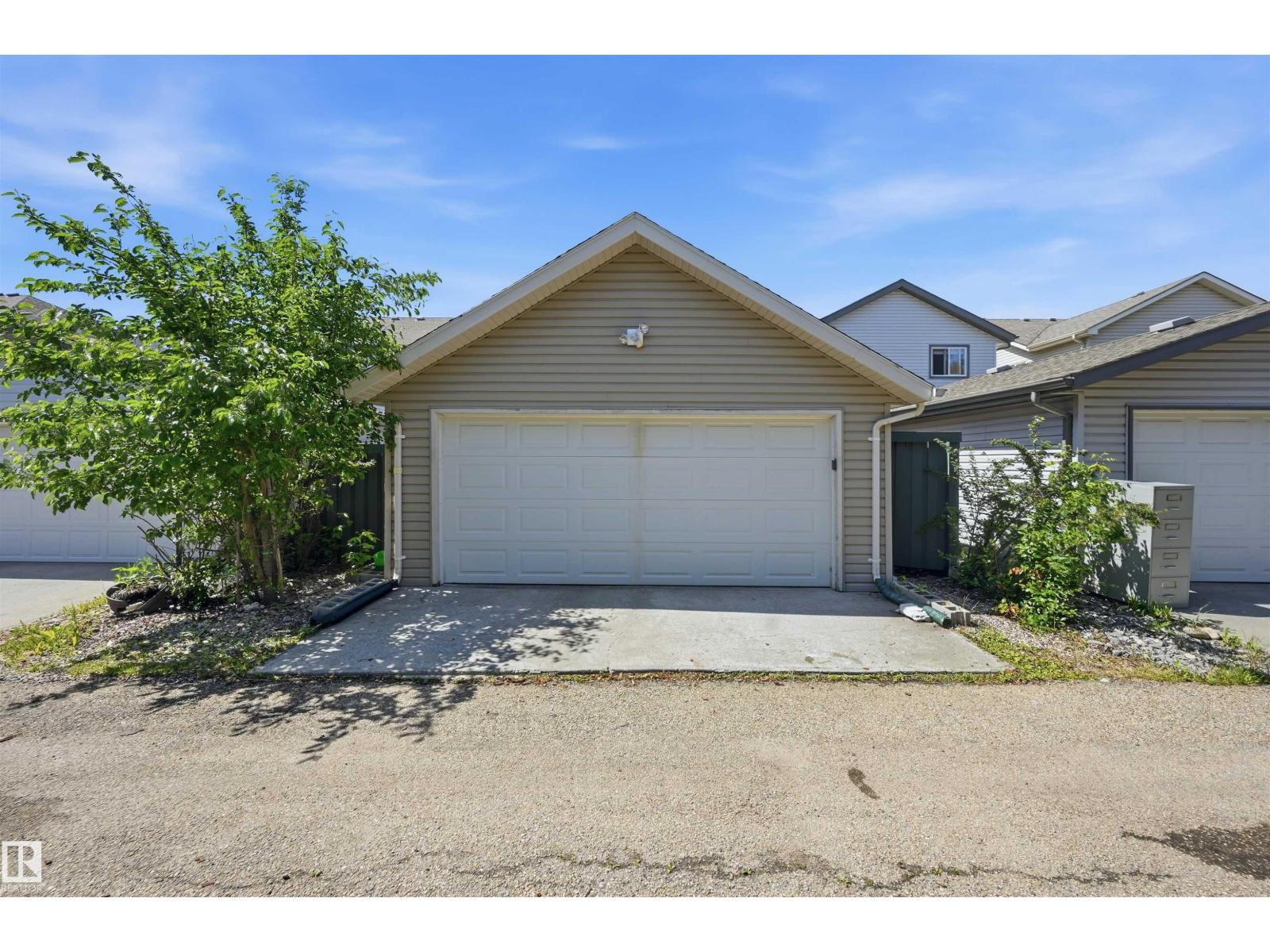12028 18 AV SW - 32