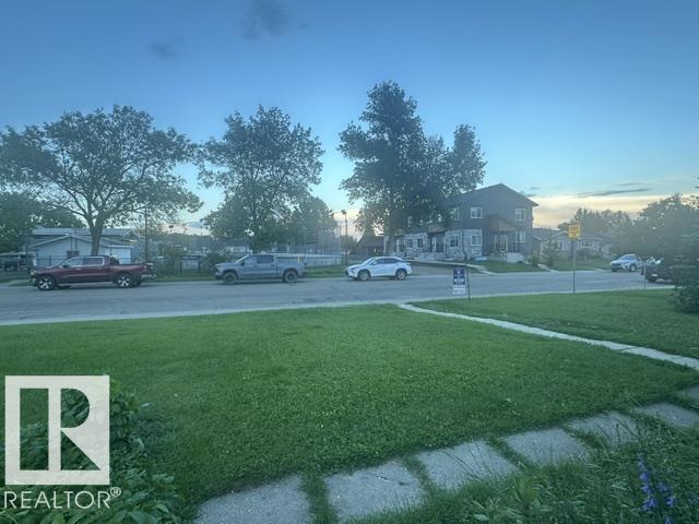 11026 155 ST NW - 8