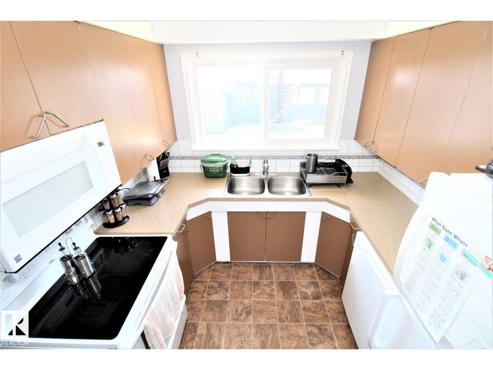 12111 137 AV NW - 12