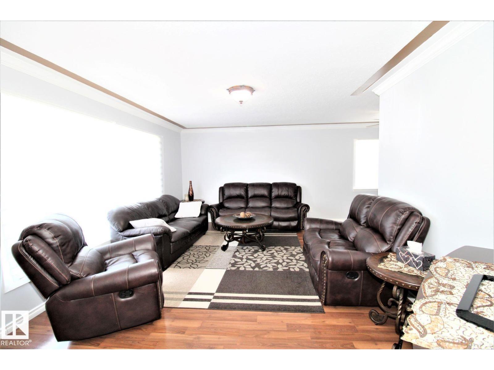 12111 137 AV NW - 4