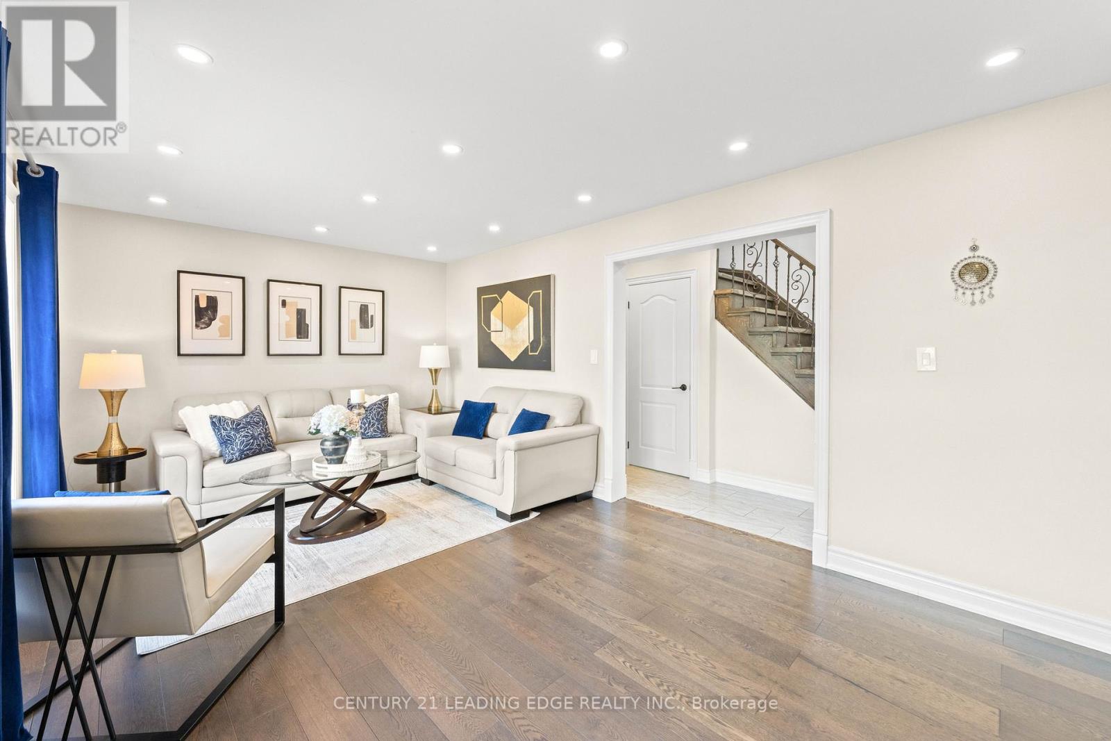 6 FREELAND AVENUE - 18