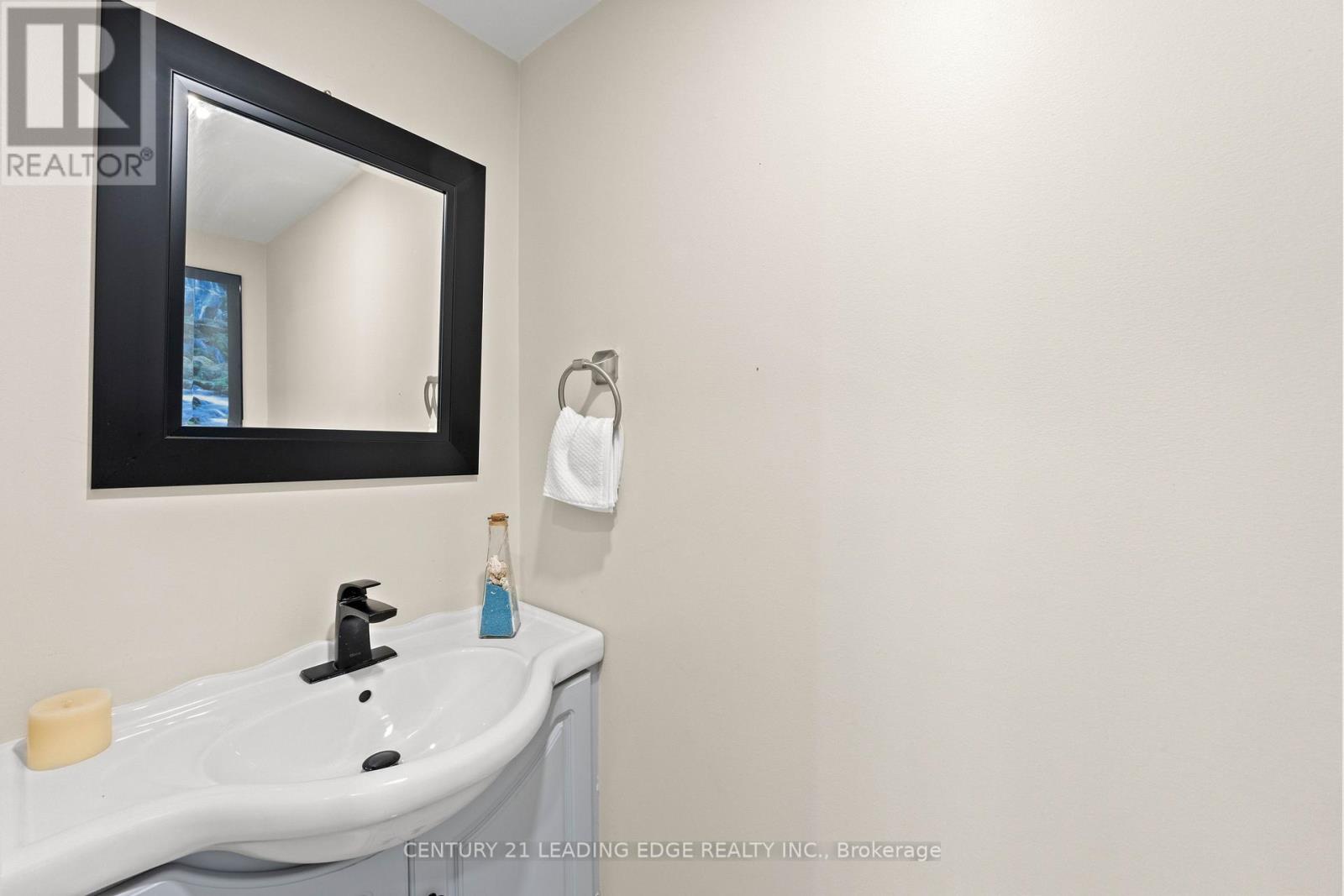 6 FREELAND AVENUE - 22